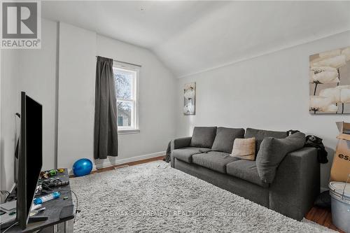 246 Mary Street, Hamilton, ON - Indoor Photo Showing Living Room
