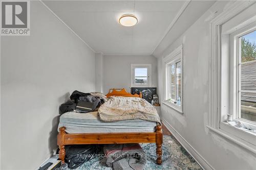 246 Mary Street, Hamilton, ON - Indoor Photo Showing Bedroom