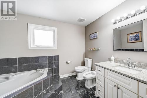 21 Berrydown Drive, Caledon, ON - Indoor Photo Showing Bathroom