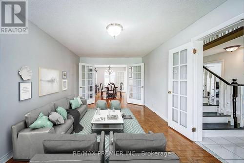 21 Berrydown Drive, Caledon, ON - Indoor Photo Showing Living Room
