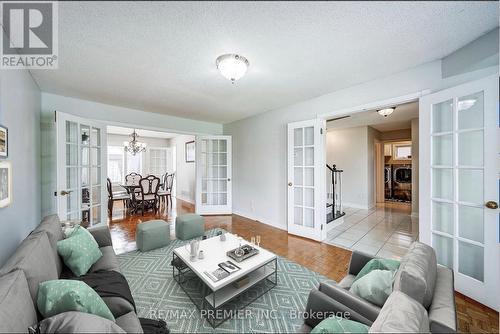 21 Berrydown Drive, Caledon, ON - Indoor Photo Showing Living Room