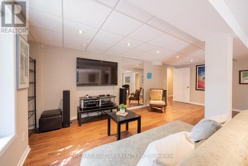 94 Chambersburg Way, Whitchurch-Stouffville, ON - Indoor Photo Showing Living Room