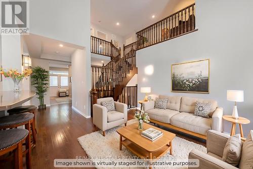 94 Chambersburg Way, Whitchurch-Stouffville, ON - Indoor Photo Showing Living Room