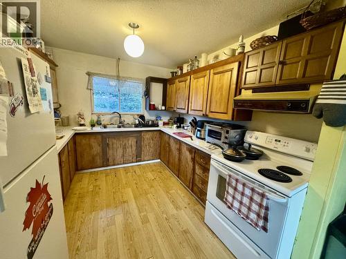 3006 Edwards Drive, Williams Lake, BC - Indoor Photo Showing Kitchen With Double Sink