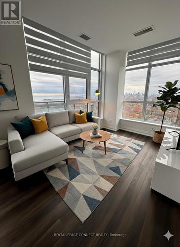 Ph08 - 286 Main Street, Toronto, ON - Indoor Photo Showing Living Room