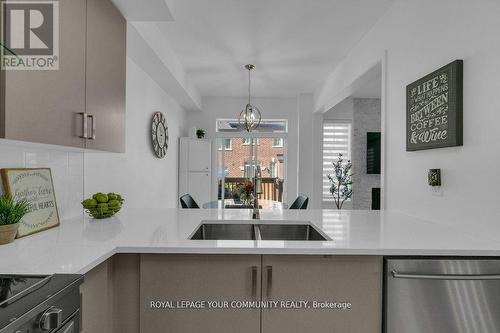 258 Harding Park Street, Newmarket, ON - Indoor Photo Showing Kitchen With Double Sink