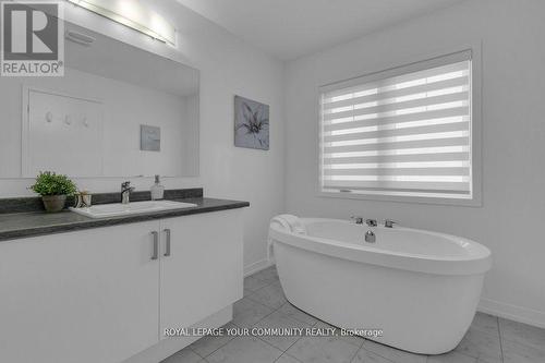 258 Harding Park Street, Newmarket, ON - Indoor Photo Showing Bathroom
