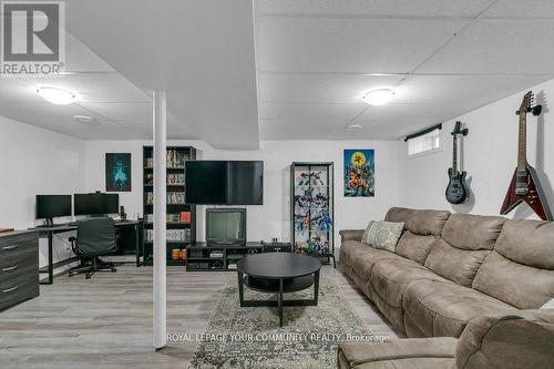 258 Harding Park Street, Newmarket, ON - Indoor