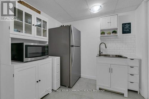 258 Harding Park Street, Newmarket, ON - Indoor Photo Showing Kitchen