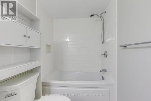 106 - 264 Alma Street E, Guelph/Eramosa, ON - Indoor Photo Showing Bathroom