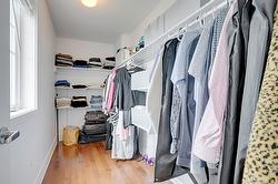 Walk-in closet - 