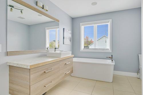 Bathroom - 1099 Rue Mozart, Prévost, QC - Indoor Photo Showing Bathroom