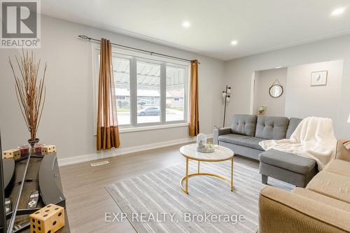 280 Wilson Avenue, Kitchener, ON - Indoor Photo Showing Living Room