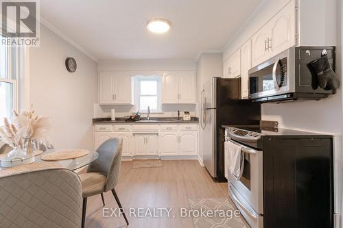 280 Wilson Avenue, Kitchener, ON - Indoor Photo Showing Kitchen