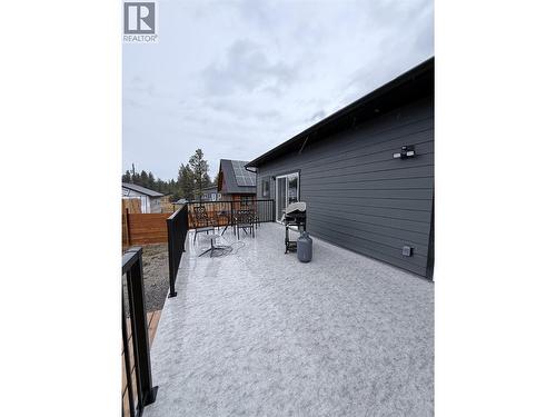 8779 Mountain View Street, Canal Flats, BC - Outdoor With Exterior