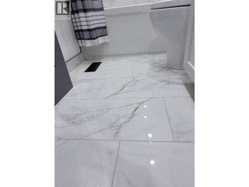 8779 Mountain View Street, Canal Flats, BC - 