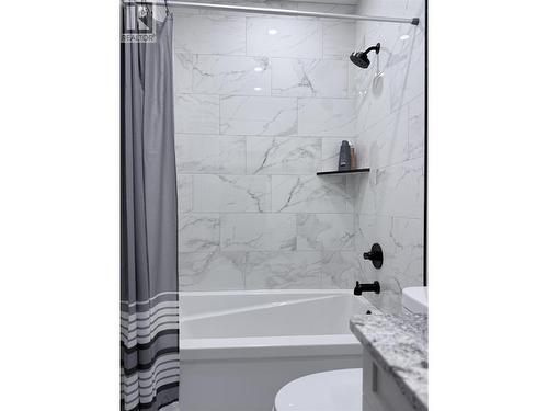 8779 Mountain View Street, Canal Flats, BC - Indoor Photo Showing Bathroom