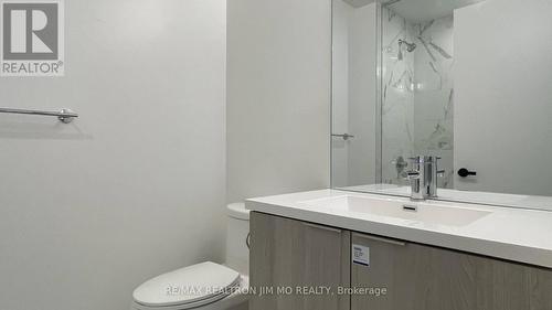 2903 - 8 Interchange Way, Vaughan, ON - Indoor Photo Showing Bathroom