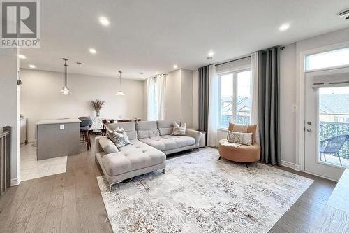 G-725 Dearborn Private, Ottawa, ON - Indoor Photo Showing Living Room