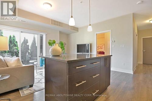 103 - 128 Garden Drive, Oakville, ON - Indoor