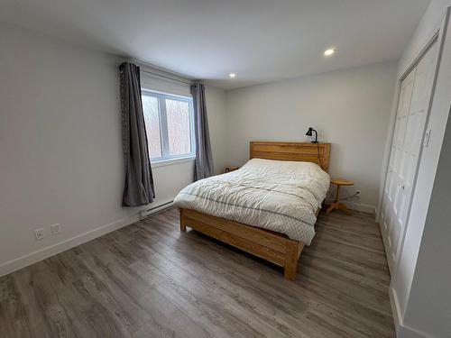 Primary bedroom - 6-664 Av. Ste-Bernadette, Rouyn-Noranda, QC - Indoor Photo Showing Bedroom
