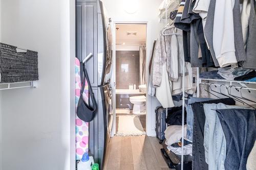 Walk-in closet - 907-1414 Rue Chomedey, Montréal (Ville-Marie), QC - Indoor With Storage