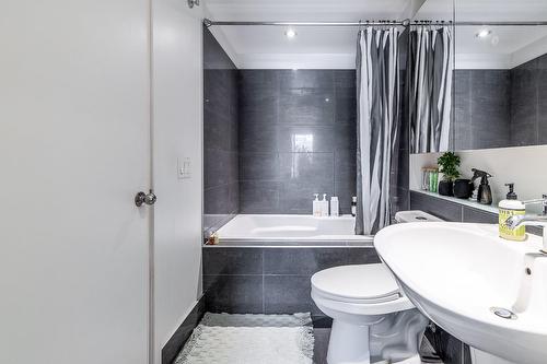 Bathroom - 907-1414 Rue Chomedey, Montréal (Ville-Marie), QC - Indoor Photo Showing Bathroom