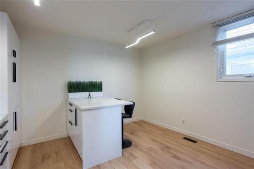 1-162 Kitson St, Winnipeg, MB 