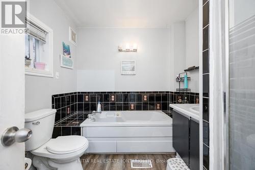 856 Devine Street, Sarnia, ON - Indoor Photo Showing Bathroom