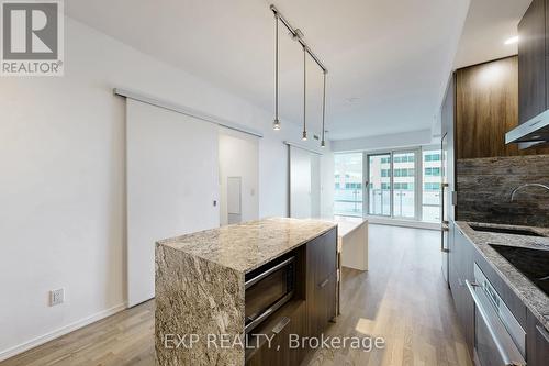 3211 - 1 Bloor Street E, Toronto, ON - Indoor Photo Showing Kitchen With Upgraded Kitchen