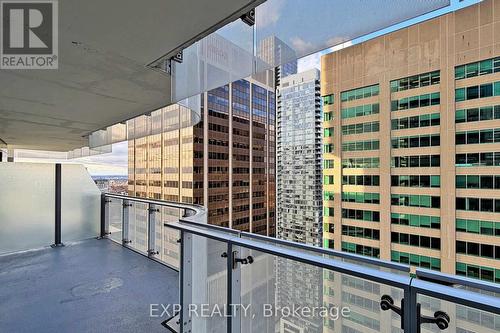 3211 - 1 Bloor Street E, Toronto, ON -  With Balcony