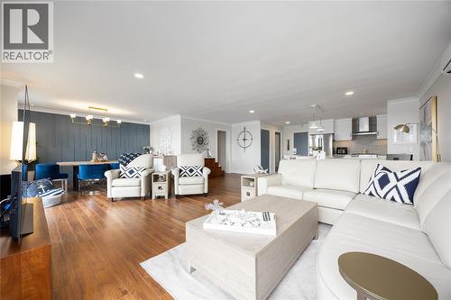 10 Derby Lane Unit# 1202, Sarnia, ON - Indoor Photo Showing Living Room