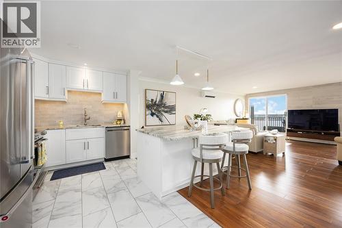 10 Derby Lane Unit# 1202, Sarnia, ON - Indoor Photo Showing Kitchen With Upgraded Kitchen