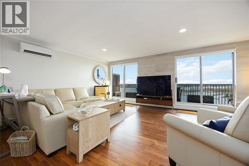 10 Derby Lane Unit# 1202, Sarnia, ON - Indoor Photo Showing Living Room