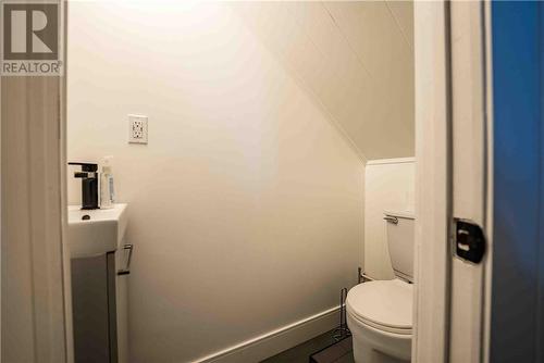 901 Miller, Sudbury, ON - Indoor Photo Showing Bathroom