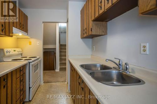 77 Caronia Square, Toronto (Malvern), ON - Indoor Photo Showing Kitchen With Double Sink