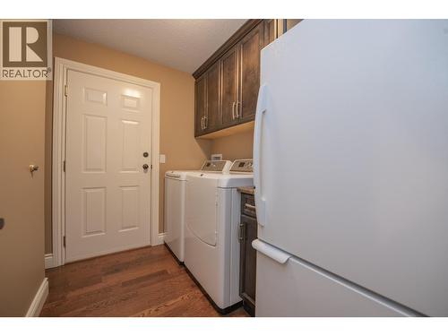 7903 Lakeview Drive, Coldstream, BC - Indoor Photo Showing Laundry Room