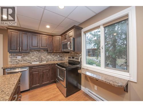 7903 Lakeview Drive, Coldstream, BC - Indoor Photo Showing Kitchen With Double Sink With Upgraded Kitchen