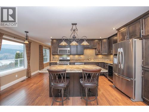 7903 Lakeview Drive, Coldstream, BC - Indoor