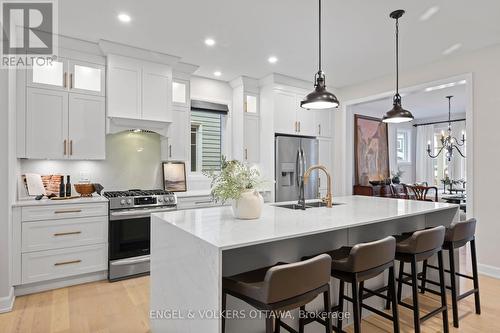23 Pacing Walk, Ottawa, ON - Indoor Photo Showing Kitchen With Upgraded Kitchen