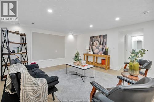 3158 Briarbank, Windsor, ON - Indoor Photo Showing Living Room