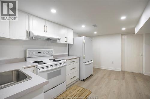 3158 Briarbank, Windsor, ON - Indoor Photo Showing Kitchen
