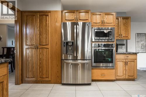 638 Hurley Crescent, Saskatoon, SK - Indoor Photo Showing Kitchen With Stainless Steel Kitchen