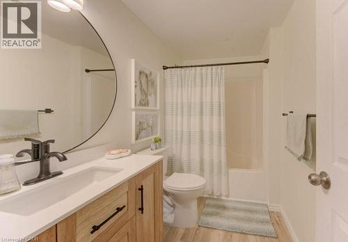707 Paris Boulevard, Waterloo, ON - Indoor Photo Showing Bathroom