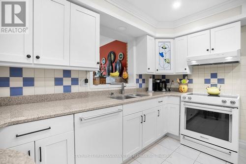 37 Virginia Crescent, London North (North B), ON - Indoor Photo Showing Kitchen With Double Sink