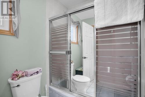 37 Virginia Crescent, London North (North B), ON - Indoor Photo Showing Bathroom