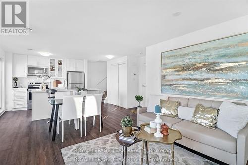 C - 440 Via Verona Avenue, Ottawa, ON - Indoor Photo Showing Living Room