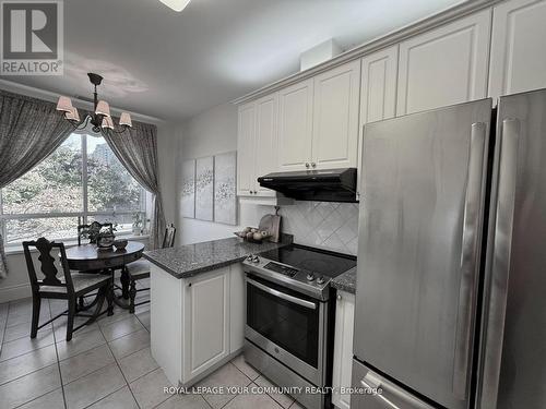 112 - 88 Grandview Way, Toronto, ON - Indoor Photo Showing Kitchen