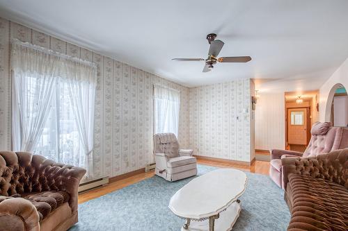 Living room - 5925Z  - 5935Z Rue Frontenac, Saint-Hyacinthe, QC - Indoor Photo Showing Living Room