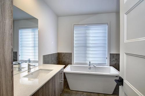 Salle de bains - 3191C Rue Roger, Sainte-Marthe-Sur-Le-Lac, QC - Indoor Photo Showing Bathroom